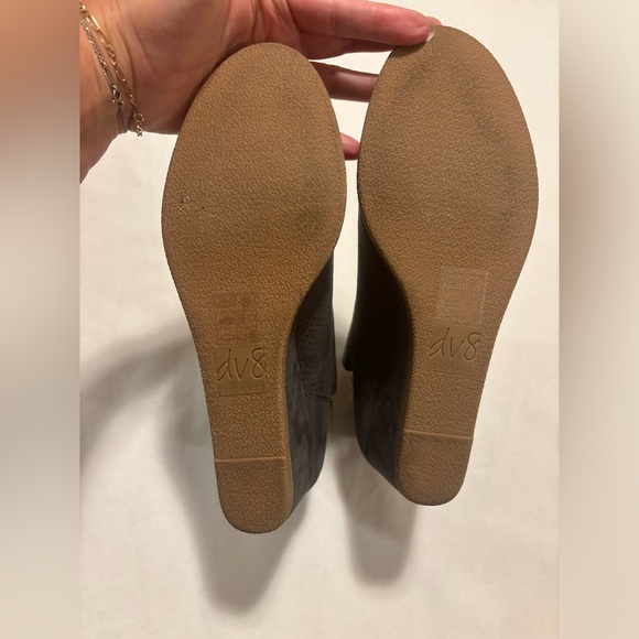 DV by Dolce Vida, gray perforated suede wedge, 8 - Picture 8 of 8